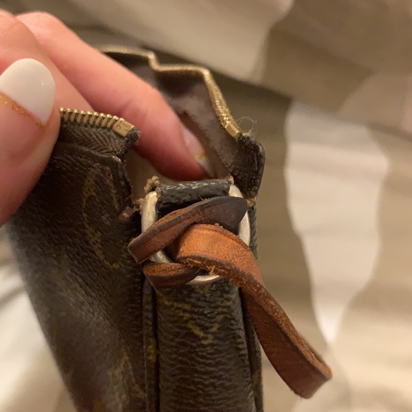 ❌SOLD❌ Louis Vuitton Monogram Mini Pochette! - Picture 9 of 13